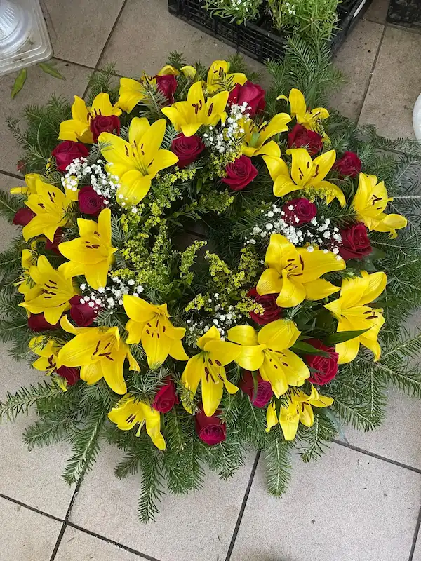 Coroane Funerare 7 - Coroana cu flori galbene, pentru a aduce lumină în amintire
