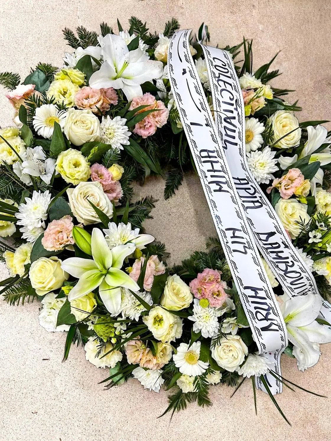 Coroane Funerare 10 - Coroana cu accente discrete, pentru a transmite gânduri de alinare