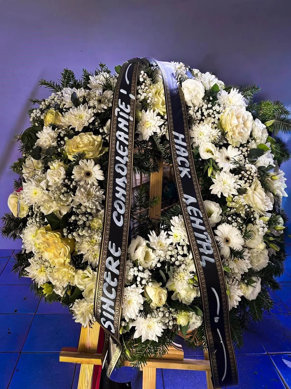 Coroane Funerare 16 - Aranjament solemn, potrivit pentru comemorări